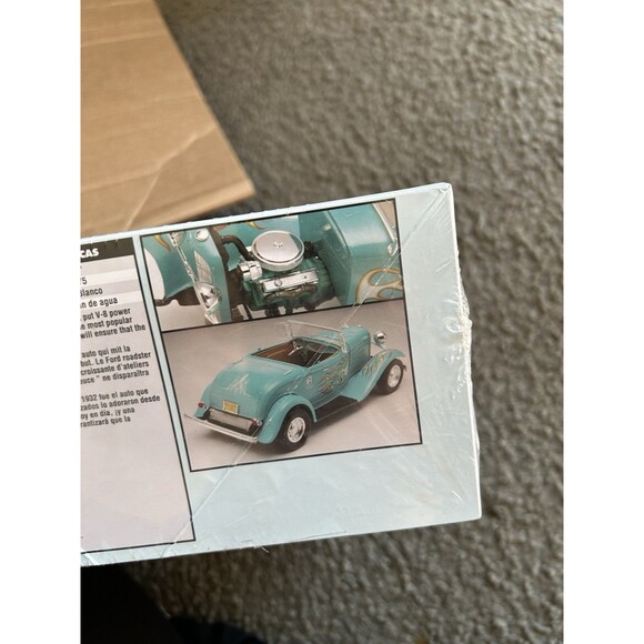 Monogram '32 Ford Street Rod Classic Cruiser Level 4 1:25 Age 12+ Model Kit - Picture 4 of 5